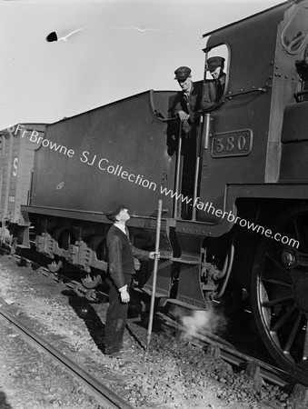 LOCO 380 ENGINE DRIVER & FIREMAN CHAT WITH RAILWAYMAN